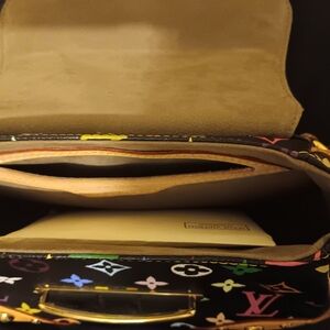 I do not use this bag as it was a gift and kept in the closet for most years.